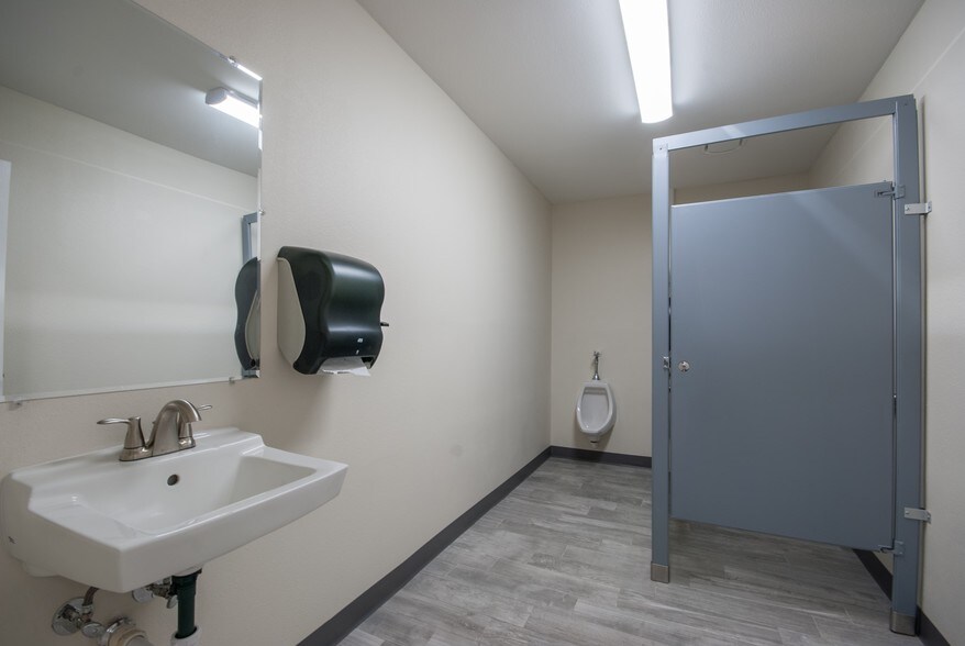 More Photos Of 1106 College St, Bastrop Medical For Lease