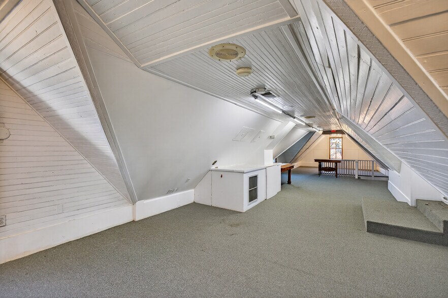 More Photos Of 119 Avenue G, Marble Falls Office For Sale