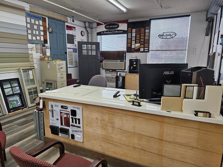 More Photos Of 1087 Sycamore St, Bristol Office For Sale