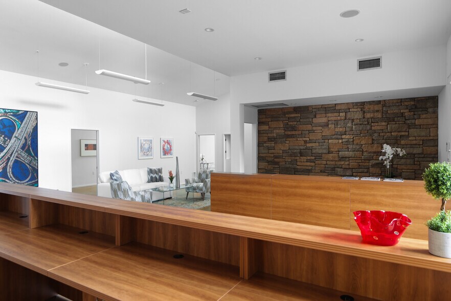 More Photos Of 900 W North Loop Blvd, Austin Loft Creative Space For Sale