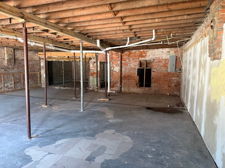 More Photos Of 107 W Main St, Coffeen Storefront Retail Residential For Sale