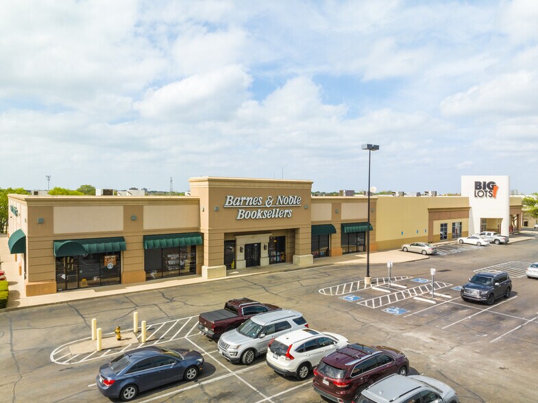 More Photos Of 4909 W Waco Dr, Waco Storefront For Sale