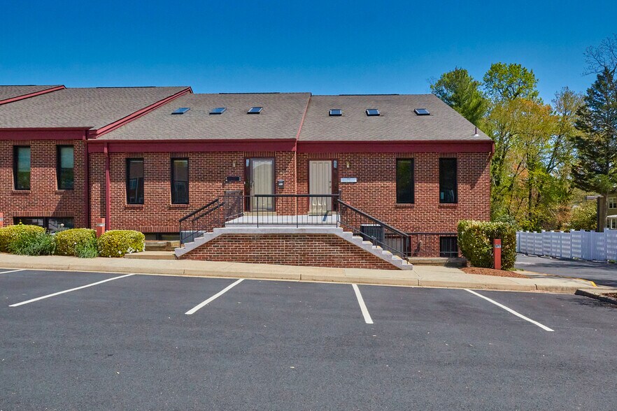 More Photos Of 2569 Chain Bridge Rd, Vienna Medical For Lease