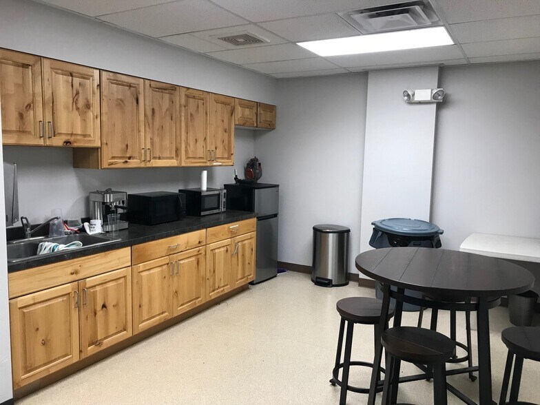 More Photos Of 3544 E 17th St, Ammon General Retail For Lease