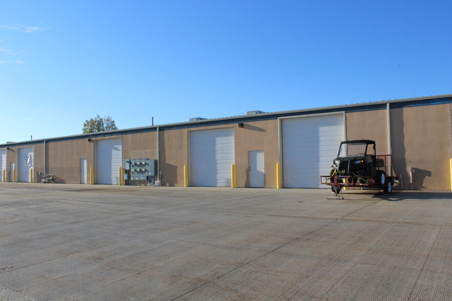 More Photos Of 5880 Enterprise Dr, Casper Flex For Lease