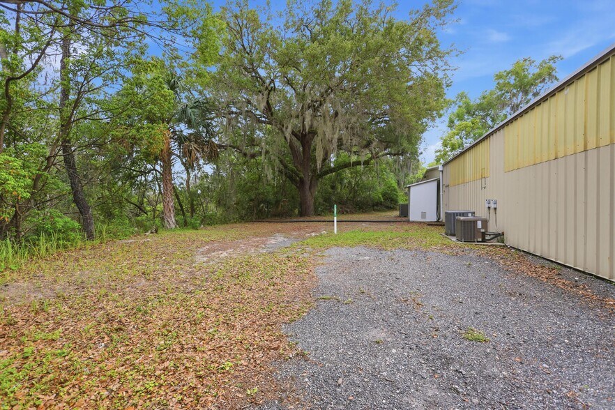 More Photos Of 623 Pleasant St, Lake Helen Flex For Lease