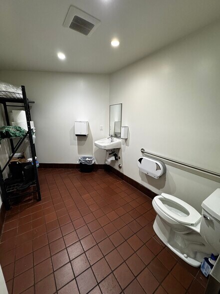 More Photos Of 3238 Foothill Blvd, Glendale Freestanding For Sale