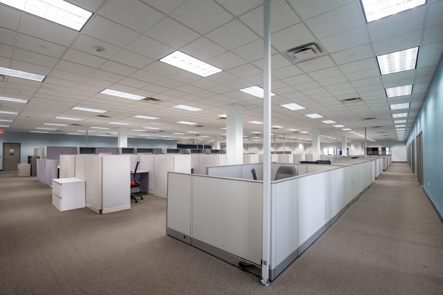 More Photos Of 999 Stewart Ave, Bethpage Office For Lease