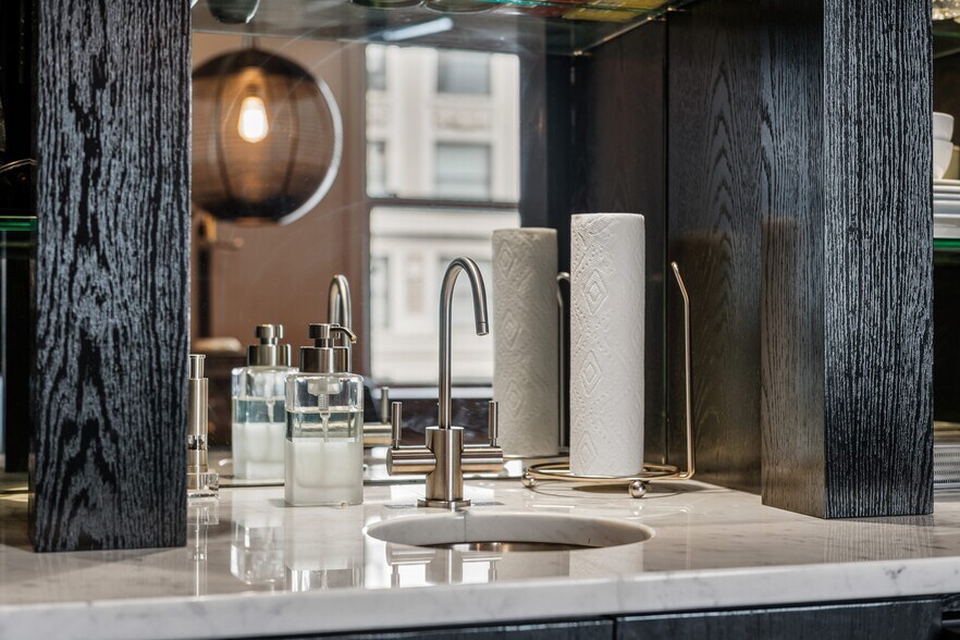 More Photos Of 730 17th St, Denver Office For Sale