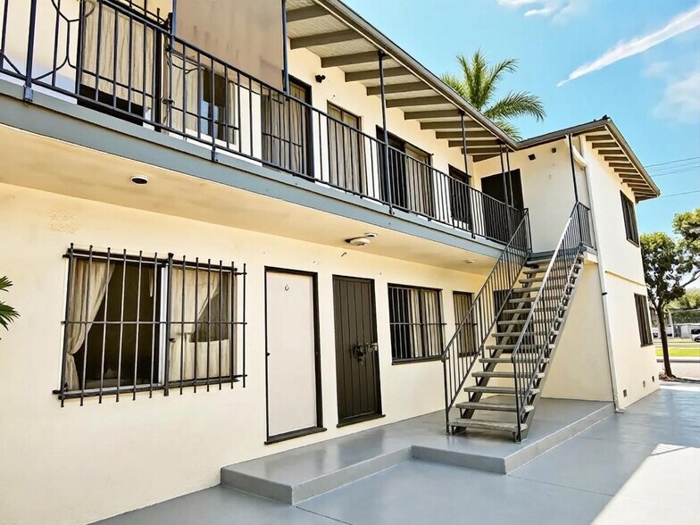 More Photos Of 1035 W 17th St, Los Angeles Apartments For Sale