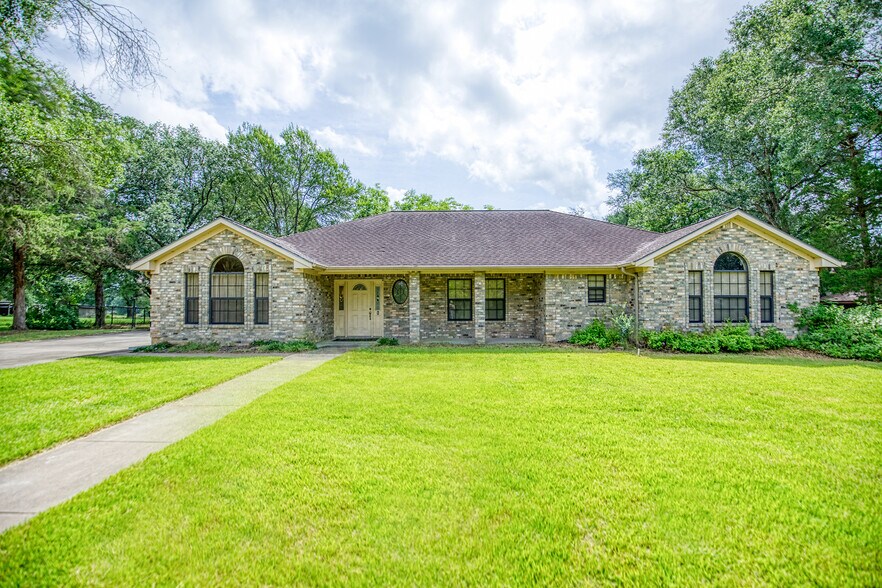 Primary Photo Of 655 Farmers Rd, Brenham Loft Creative Space For Sale