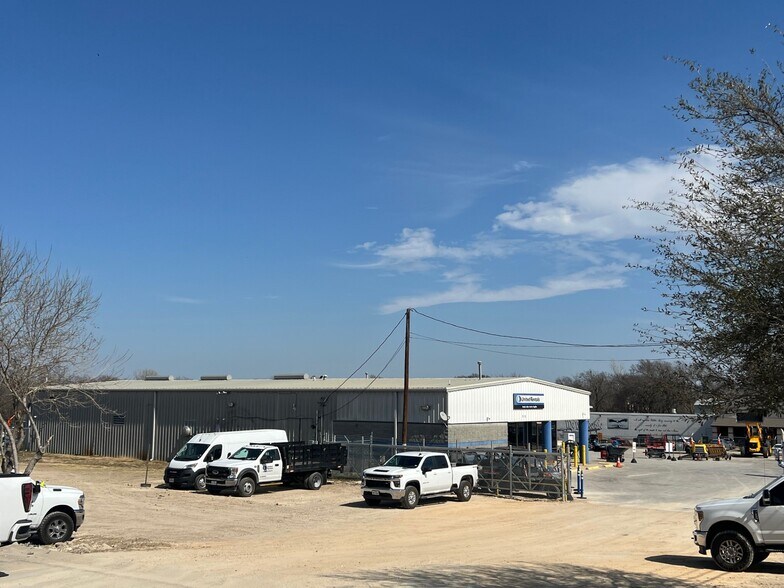 More Photos Of 1910 W Pecan St, Pflugerville Service For Sale