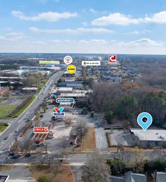 More Photos Of 8945 Covedale Dr, Charlotte Auto Repair For Lease
