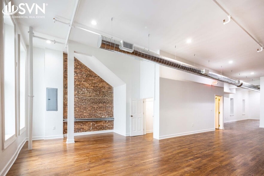More Photos Of 127-129 W Main St, Lexington Storefront Retail Office For Lease