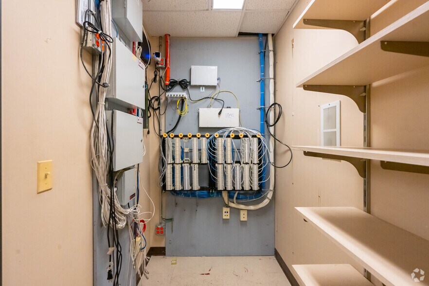 More Photos Of 9412 Livingston Rd, Fort Washington Bank For Lease