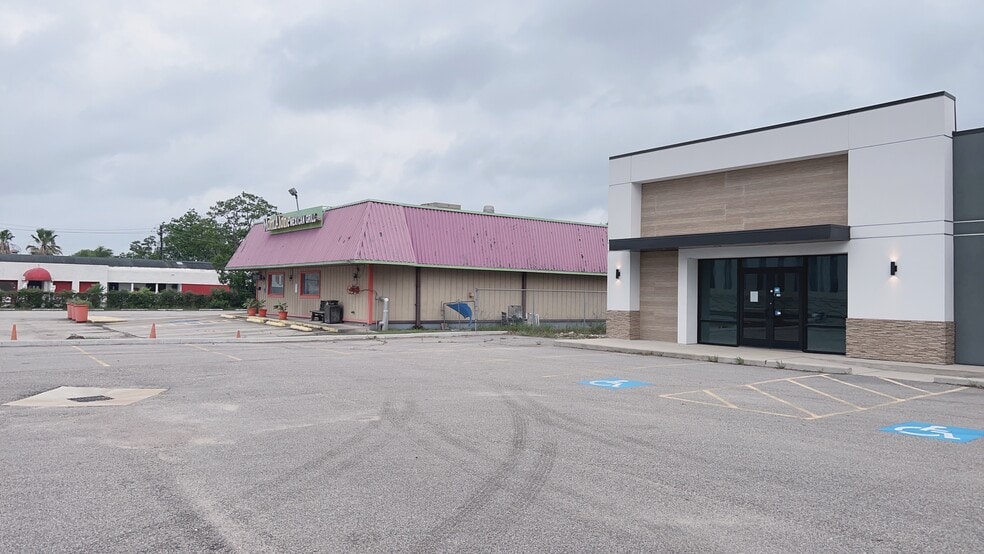 More Photos Of 1199 Nasa Pky, Houston Restaurant For Lease