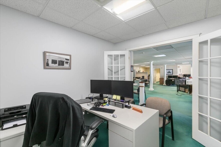 More Photos Of 306 Cabot St, Beverly Office For Sale