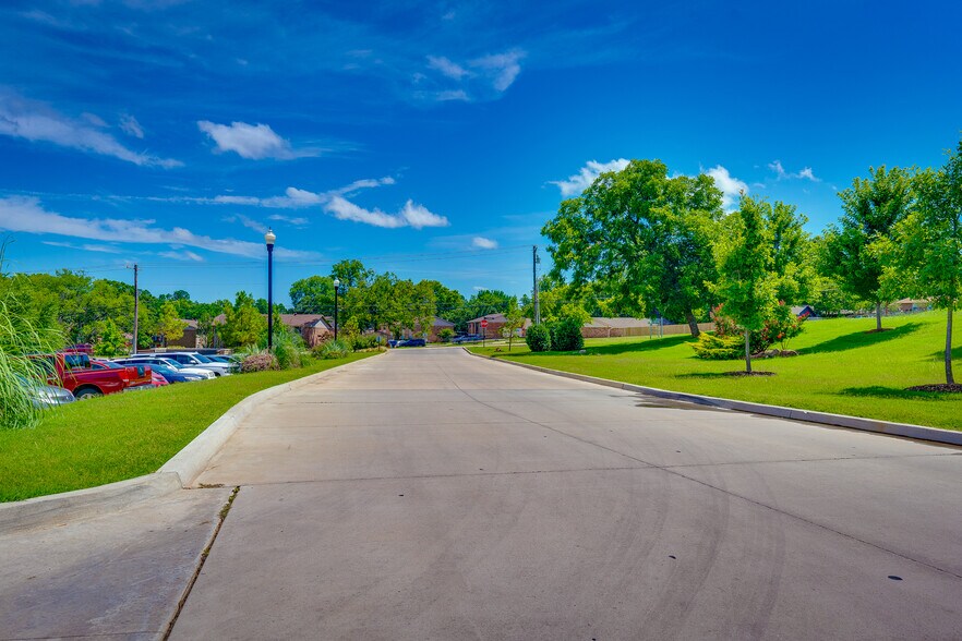 More Photos Of 710 Colony Dr, Ada Office For Lease