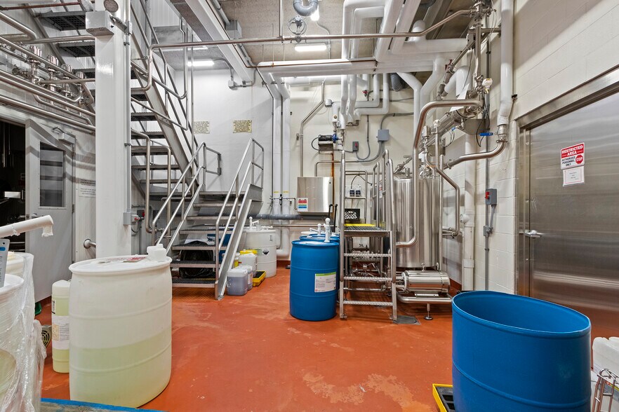 More Photos Of 8103 WI-42 Hwy, Egg Harbor General Retail For Sale