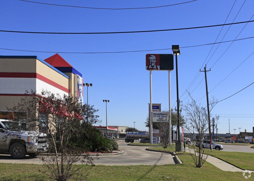 More Photos Of 1450 W Fairmont Pky, La Porte Freestanding For Lease