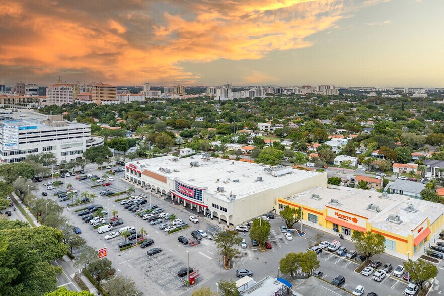 More Photos Of 3275 Coral Way, Coral Gables Supermarket For Lease
