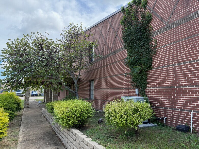 More Photos Of 2501 Circle Ln, Royse City Manufacturing For Sale