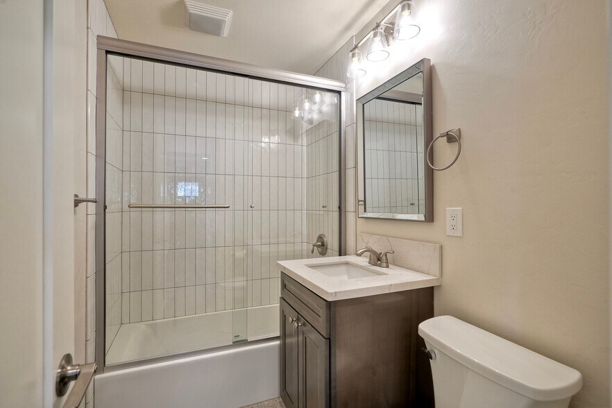 More Photos Of 1045 Main St, Ramona Freestanding For Sale