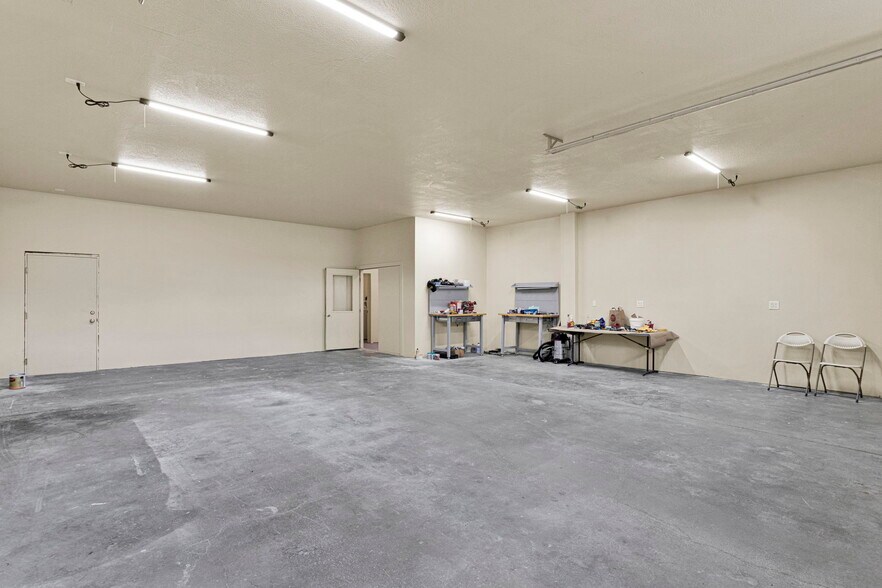 More Photos Of 614 W Fairway Blvd, Big Bear City Warehouse For Sale