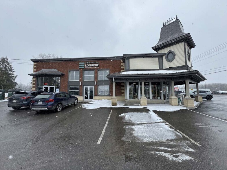 Primary Photo Of 231 Rue Notre-Dame, Berthierville General Retail For Sale