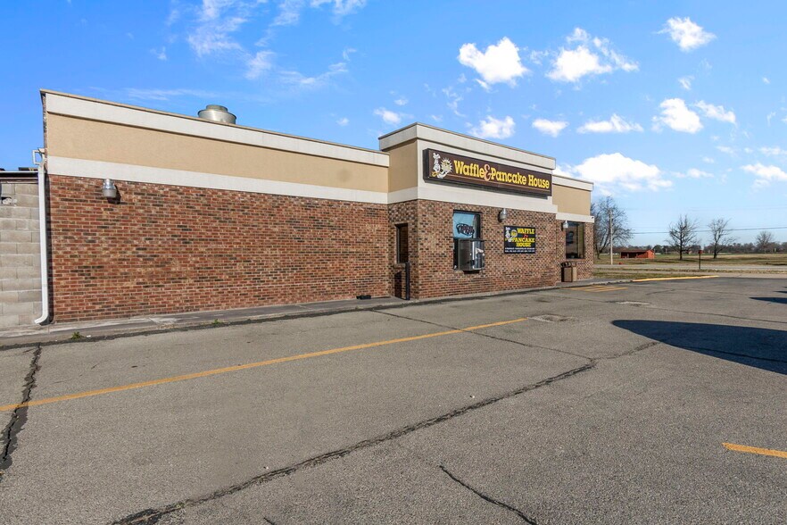 More Photos Of 11 Truman St, Charleston Restaurant For Sale