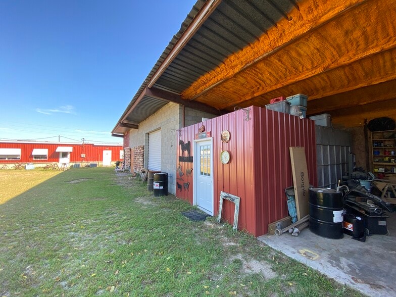 More Photos Of 1227 Gordon Park Rd, Augusta Light Distribution For Sale