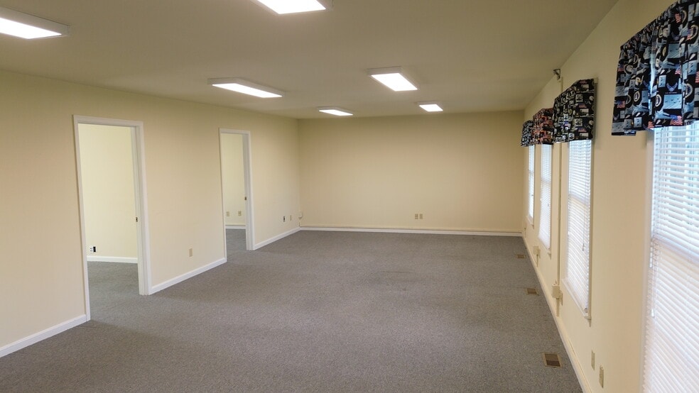 More Photos Of 21585 Three Notch Rd, Lexington Park Office For Lease