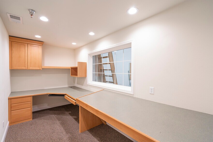 More Photos Of 7975 Cameron Dr, Windsor Warehouse For Sale