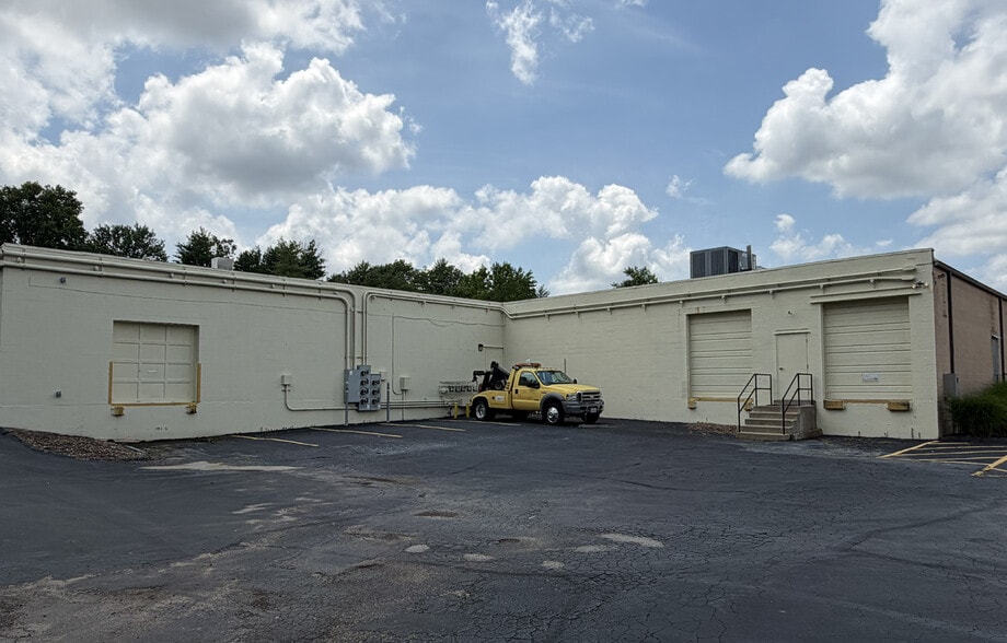 More Photos Of 1340-1350 Baur Blvd, Olivette Flex For Lease