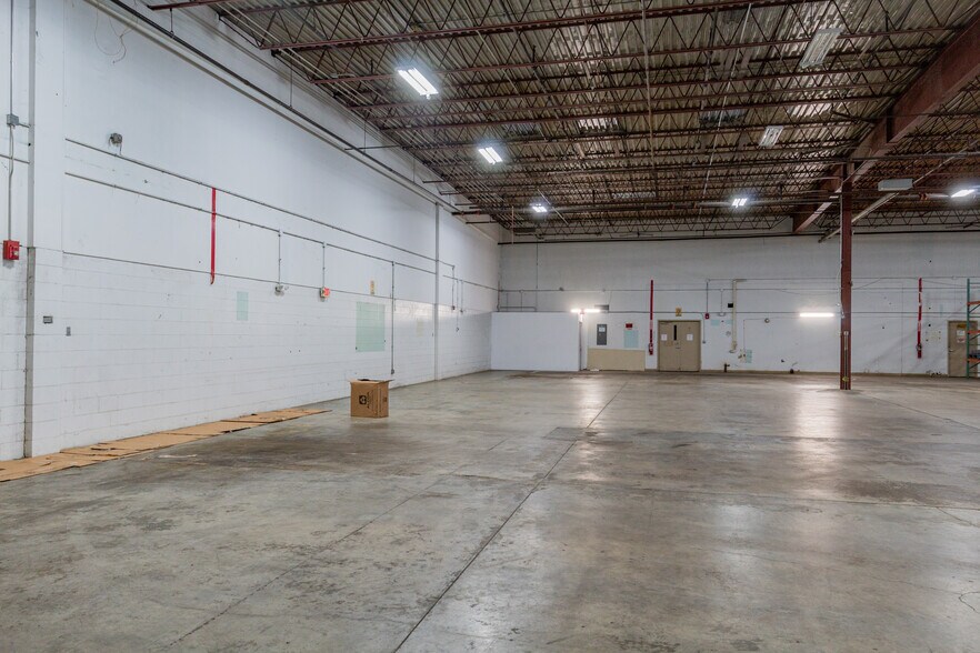More Photos Of 19 Bartlett Rd, Gorham Distribution For Lease