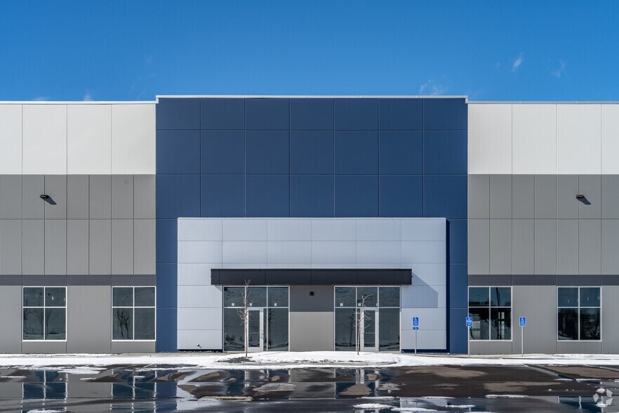 More Photos Of 11435 Hudson Rd, Woodbury Warehouse For Lease