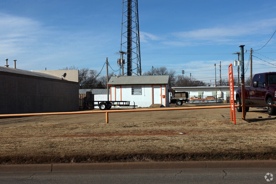 More Photos Of 700 N Main, Stillwater Auto Dealership For Lease