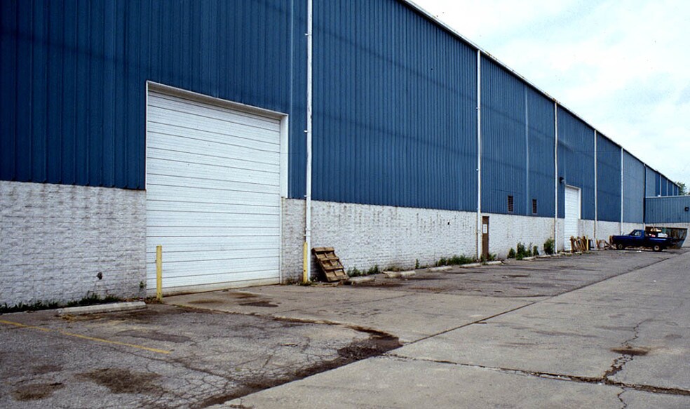 More Photos Of 355 Ledge Rd, Macedonia Warehouse For Lease