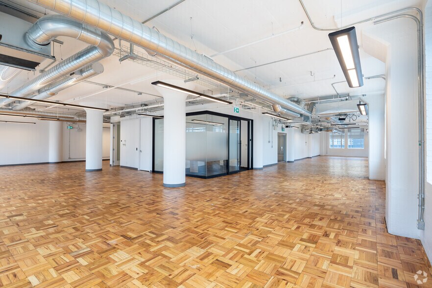 More Photos Of 119 Spadina Ave, Toronto Loft Creative Space For Lease