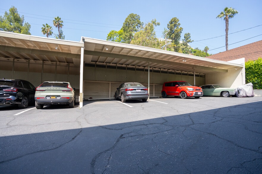 More Photos Of 1633 N Laurel Ave, Los Angeles Apartments For Sale