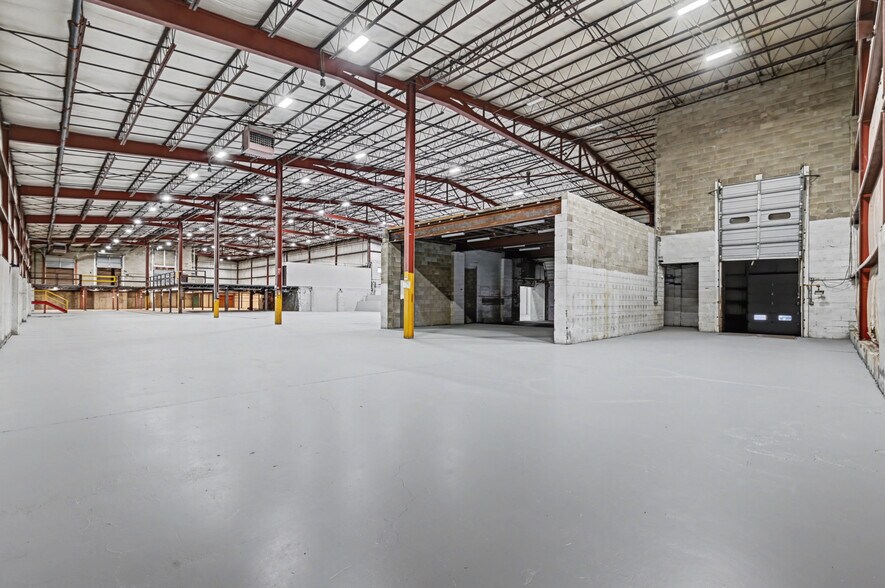 More Photos Of 11-25 Harding St, Middletown Warehouse For Sale