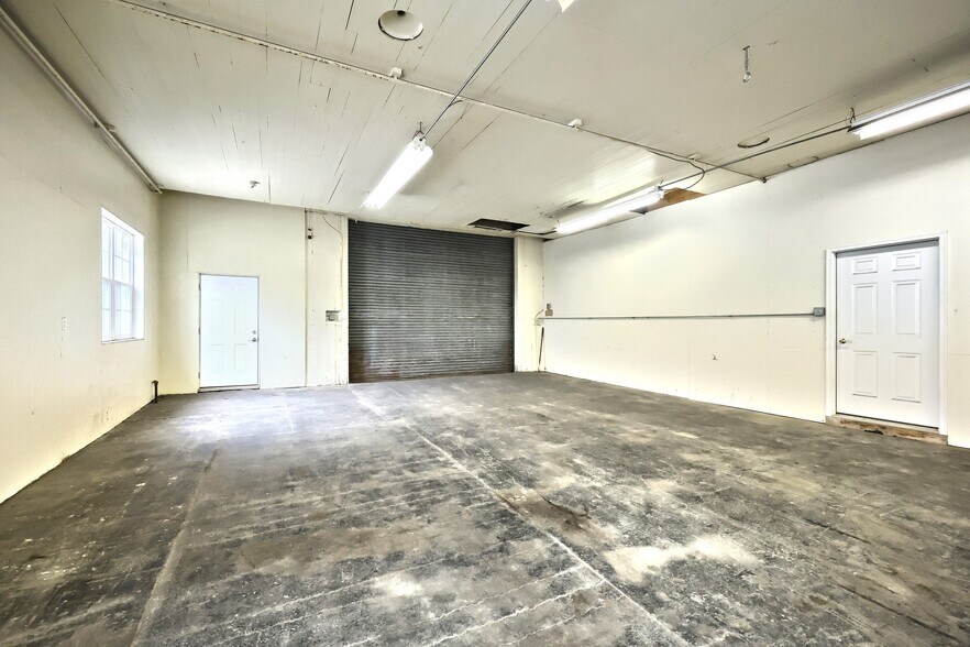 More Photos Of 1518 S George St, York Light Manufacturing For Sale