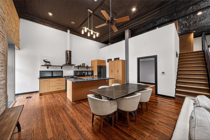 More Photos Of 614 High St, Comfort Storefront Retail Residential For Sale