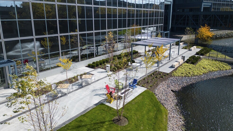 More Photos Of 425 N Martingale Rd, Schaumburg Office For Lease