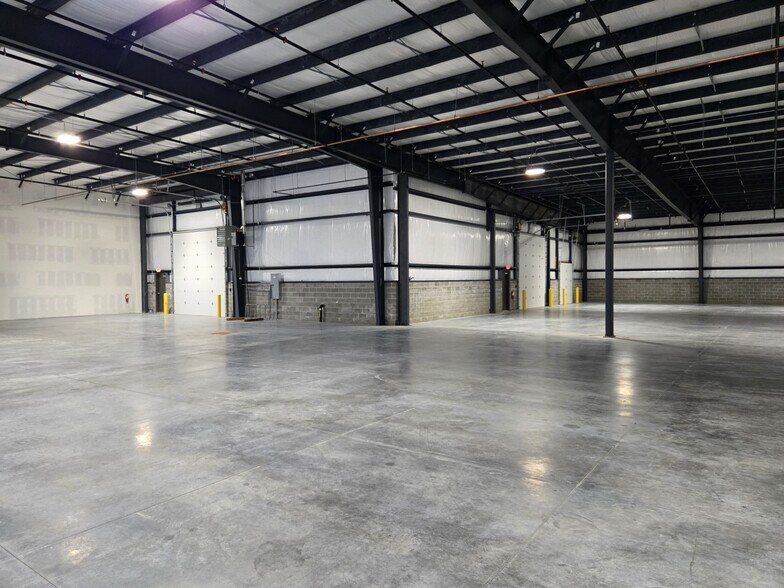 More Photos Of 6365 118th St, Omaha Warehouse For Lease