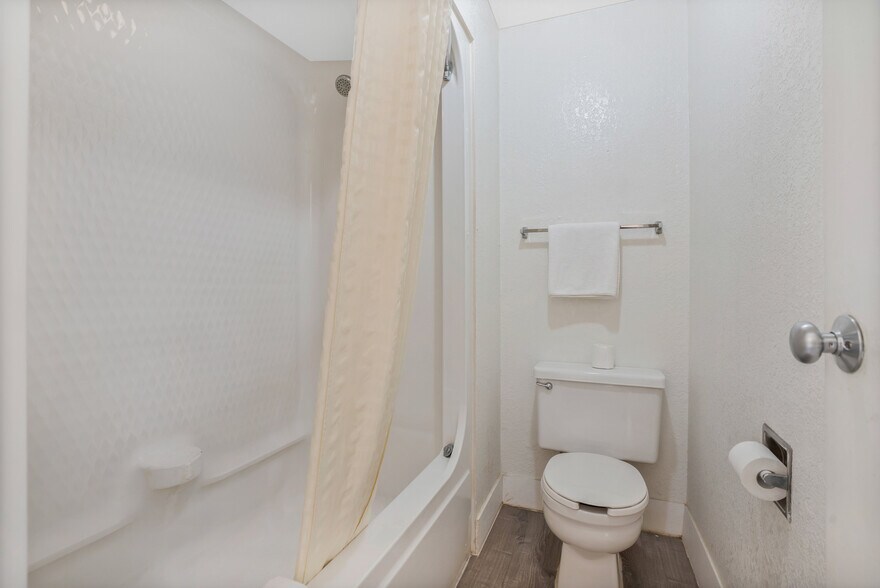 More Photos Of 7455 W Irlo Bronson Memorial Hwy, Kissimmee Hotel For Sale