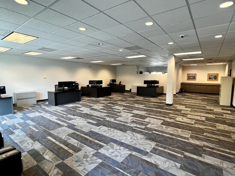More Photos Of 2828 S 87th St, Omaha Office For Lease