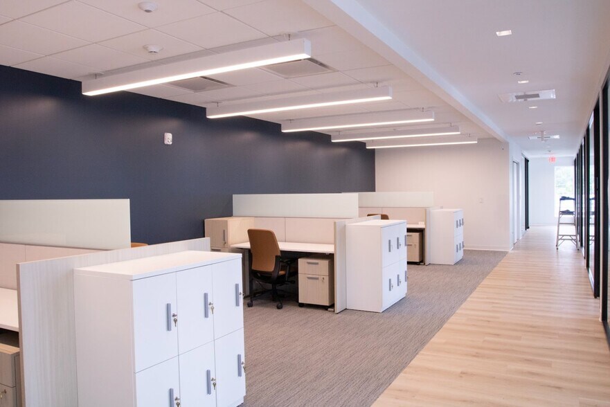 More Photos Of 27 S Squirrel Rd, Auburn Hills Coworking Space