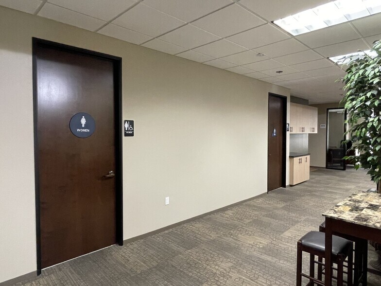 More Photos Of 159 Parrot Ln, Simi Valley Office For Sale