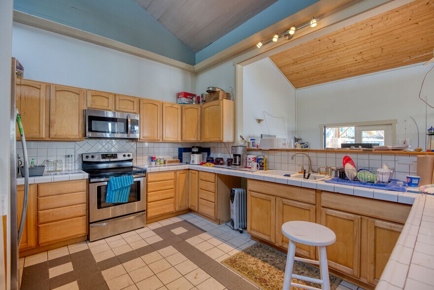More Photos Of 6750 Or-126 Hwy, Florence Marina For Sale